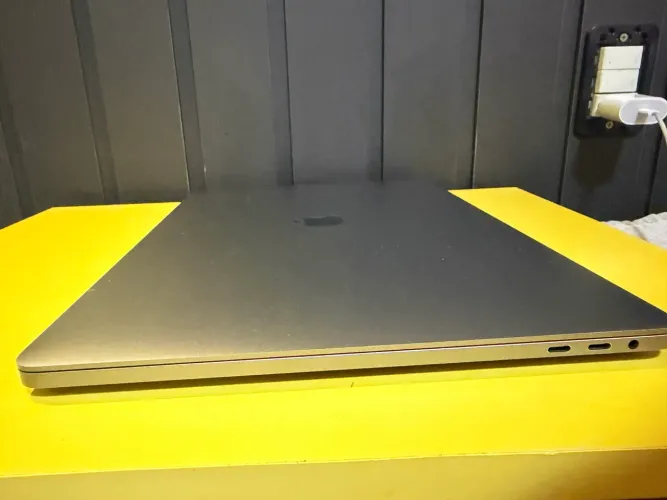 Macbook Pro 2019 / i9 / 32GB RAM / 1TB / 16 Pol