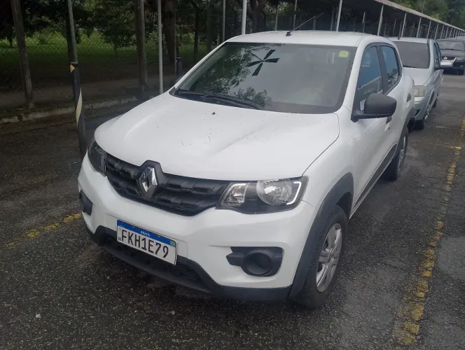 Alugo Kwid para app, 550 a semana mais 700 caucao