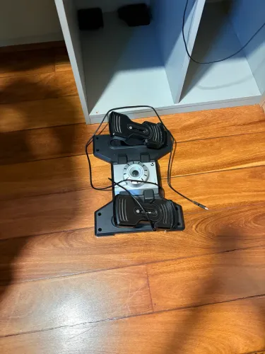 Pedal de simulador de avião
