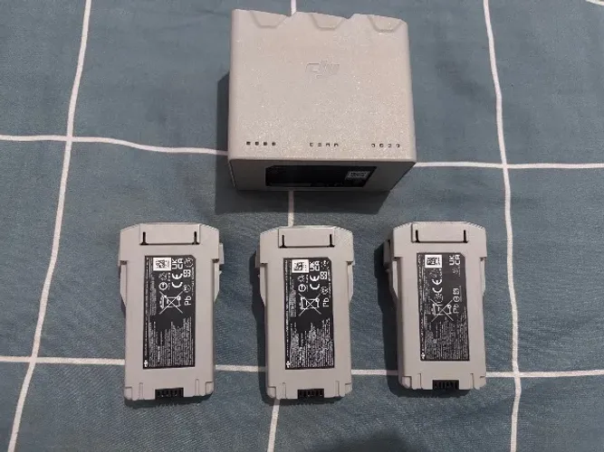 03 Baterias DJI Mini 4 ou 3 com 35 minutos + Kit Hub Carregador.