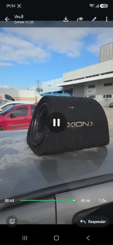 Caixa de som automotiva