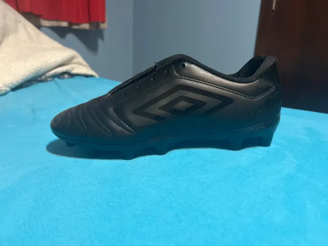 2 Chuteiras Umbro Class Originais Tam. 42 - Campo e Society - Semi Novas