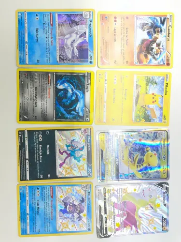Lote 8 Cartas Pokémon TCG Originais (Todas Brilhantes/Foil) - Ampharos GX e Boltund V