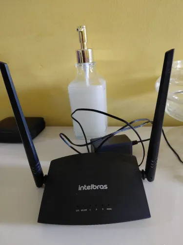 Roteador intelbras 2 antenas e 3 portas para conexão
