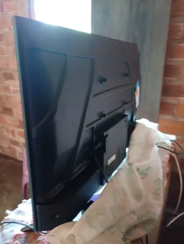 Vendo tv Android 32 polegadas valor 1300 reais 