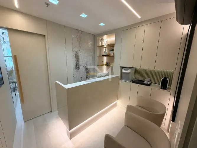 EPETACULAR - Sala / Consultório / Clínica - No Heron Marinho - Venda ou Locação - PORTEIRA