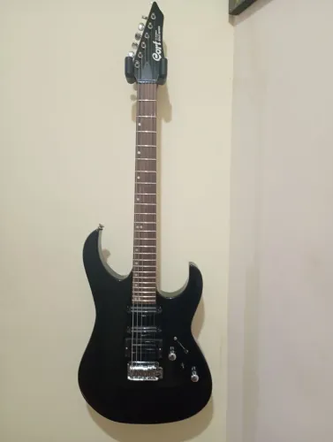 Guitarra CORT Solo Series Excelente e Regulada