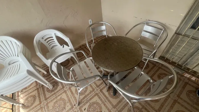 Cadeiras e mesa de alumínio ( conjunto)