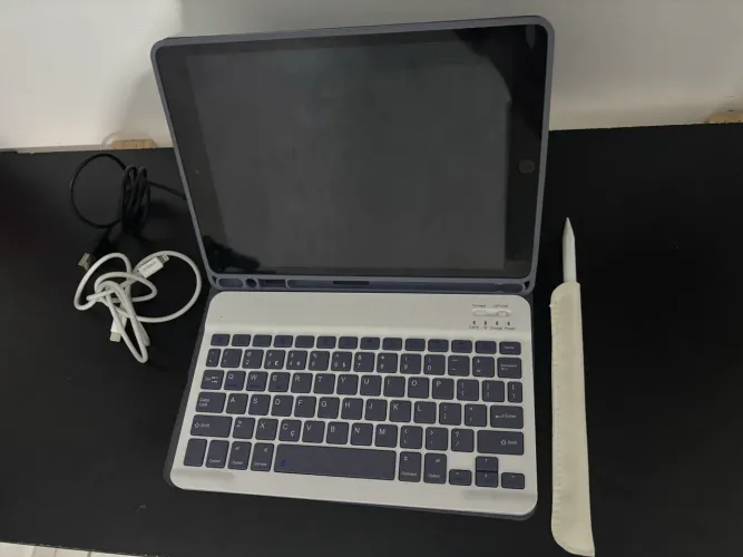 iPad 7ª Geração 128GB + Caneta + Teclado Bluetooth + Capa
