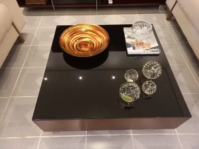 Mesa de Centro em Madeira e tampo de Vidro 90x90