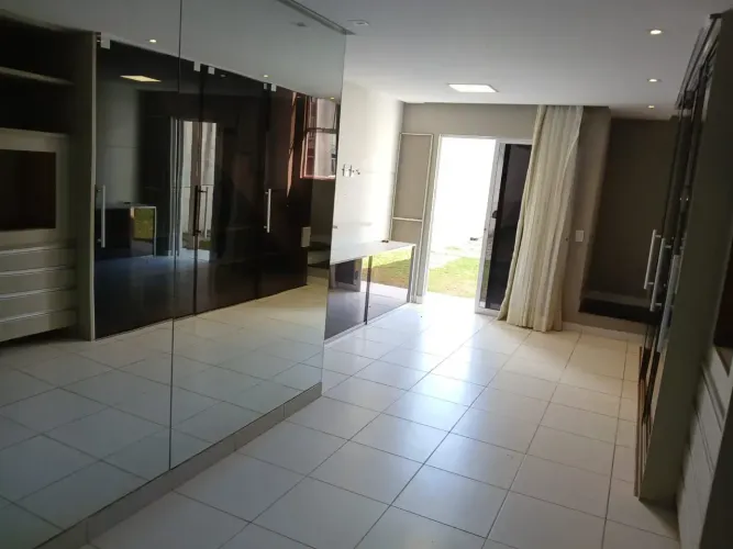 Alugo dúplex com 3/4 sendo 3 suítes no Parque das Árvores.