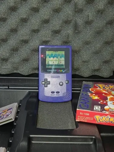 Console Game Boy Color na Cor Roxa, Bem bonito e funcionando 100% Vendo jogos a parte