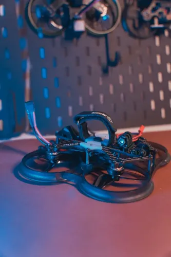 Drone FPV 2,5" - Cinewhoop sem VTX