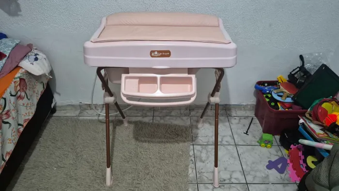 Banheira infantil de pernas  com trocador 