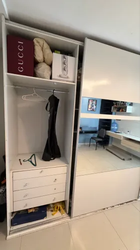 Guarda Roupa 2 portas em ótimo estado