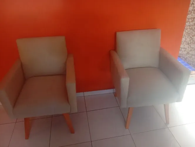 Vende-se duas poltronas novas 400