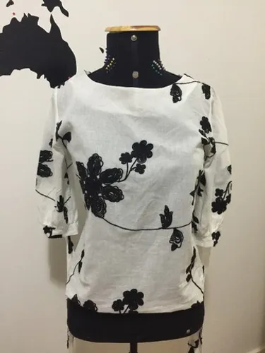 Blusa Branca de Algodão Bordada com manga 3/4 - TAM.: 38 / P
