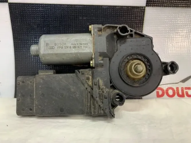 Motor Máquina De Vidro Dianteira Dir Golf 99 A 03 0130821764
