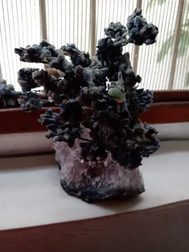 Arvore Cristal Sodalita e base na pedra Ametista com 15 cm de altura de Embu das Artes