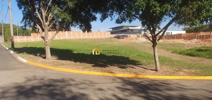 Condomínio Villa Toscana - Terreno de esquina à venda no Condomínio Vila Toscana em Votora