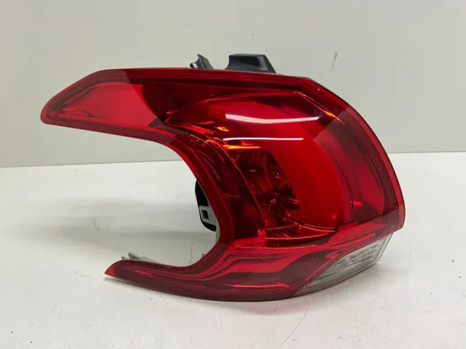 Lanterna Traseira Peugeot 2008 2015 A 2022 Canto Esquerdo