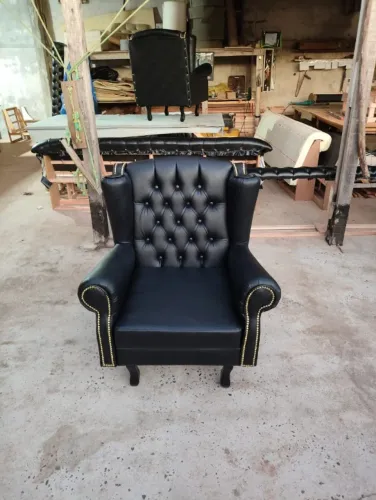 Poltrona Viking Estofada Sob Medida - Conforto e Estilo Clássico