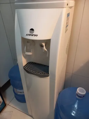 Bebedouro / dispenser de água ?Karina?