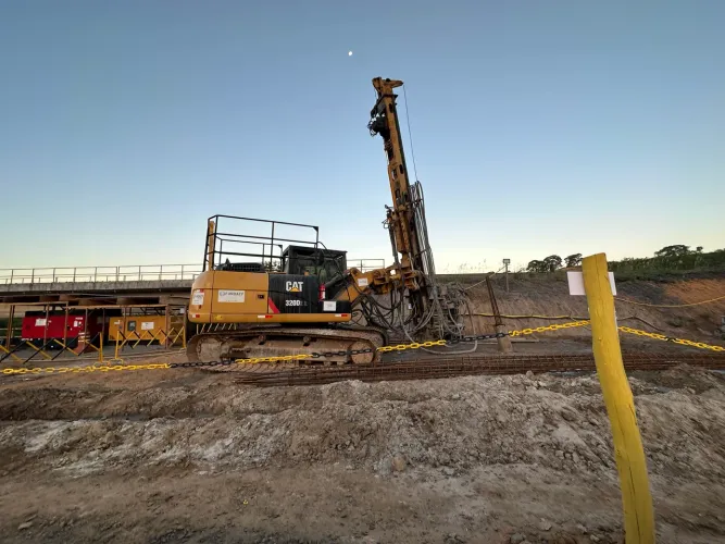 Perfuratriz para estaca raiz 