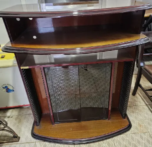 Rack de madeira maciça para som e tv