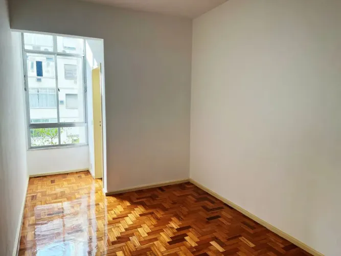 FLAMENGO - Rua Marques de Abrantes - 2 quartos reformado e armários