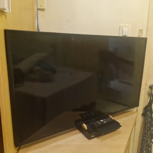 Vendo TV Samsung smart com trica na tela mas tudo funciona menos a tela