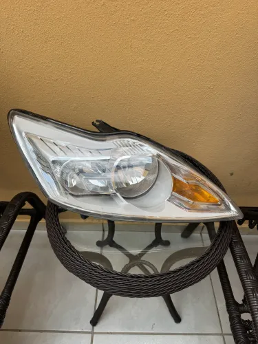 Farol Ford Focus 2009-2013 Lado dir. 