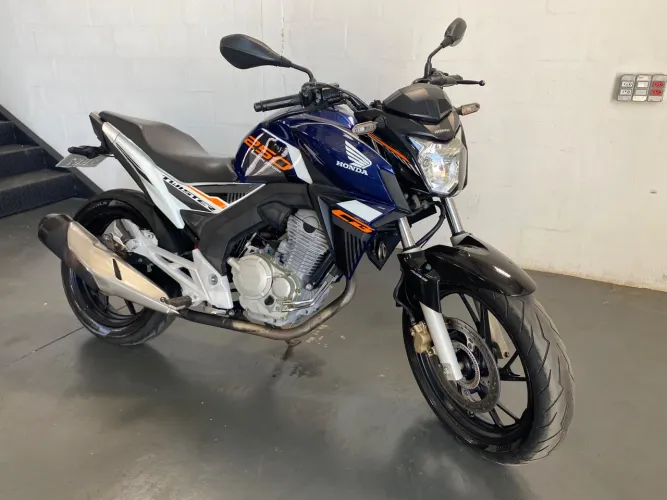 Twist 2020 250 muito BOA pouco Km aceito troca