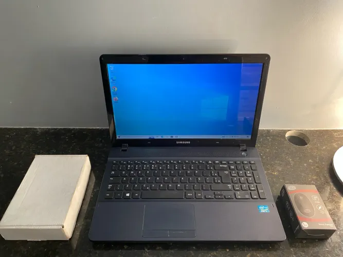 Notebook Samsung/ i3 - ssd 240gb - bateria boa - novíssimo 