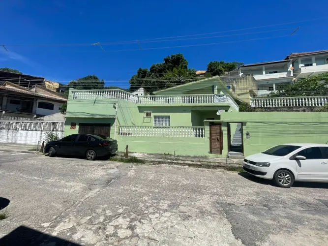 Casas totalizando 3 unidades na estrada da vendinha de fácil acesso com vista para o mar