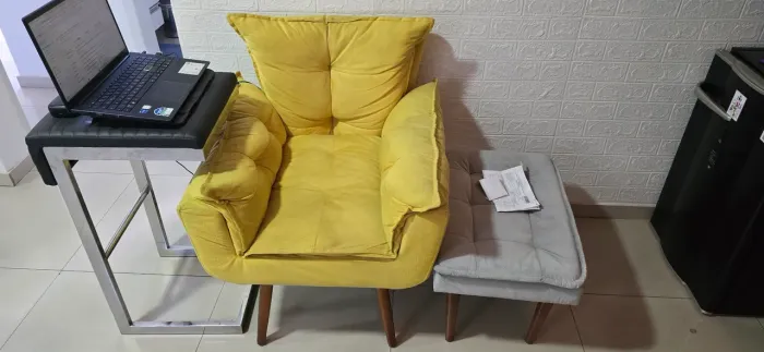 Conjunto 2 Poltronas + namoradeira Amarela Confortável com Puff