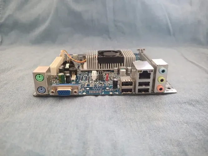 Placa-Mãe Mini ITX Biostar NM70-I V1.0 - Celeron Onboard - NOVA NO ESTADO