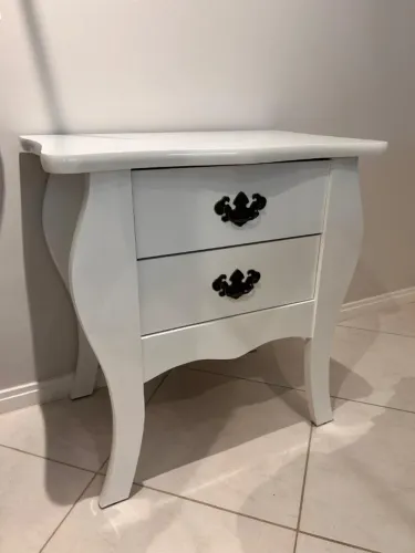 Mesa de cabeceira/ mesa lateral branca/ criado mudo
