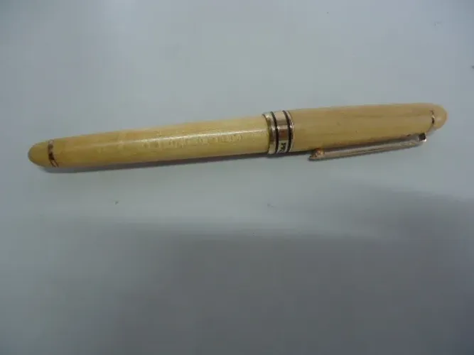 Caneta amarela prince 150,00