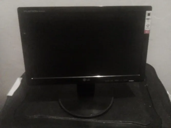 Monitor LG Flatron W1642S 15,6 pol tela liga e apaga