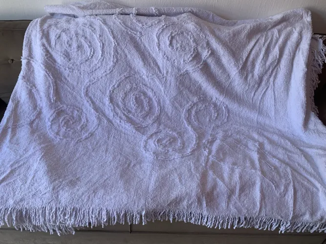 Colchas de: Chenille, Tafeta e Crochê