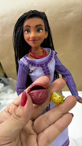 Boneca Asha singing Disney (funciona e vai com pilhas)