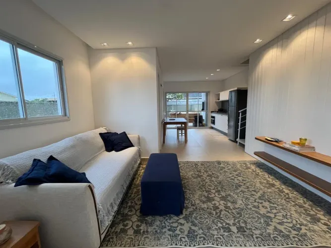Casa praiana mobiliada com terreno grande