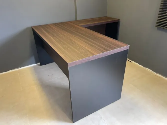 MESA DE ESCRITORIO EM L 1.50x1.60 LONDON MARSALA
