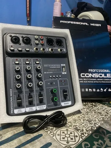 Mesa de Som Profissional 4 Canais USB/MP3/BT