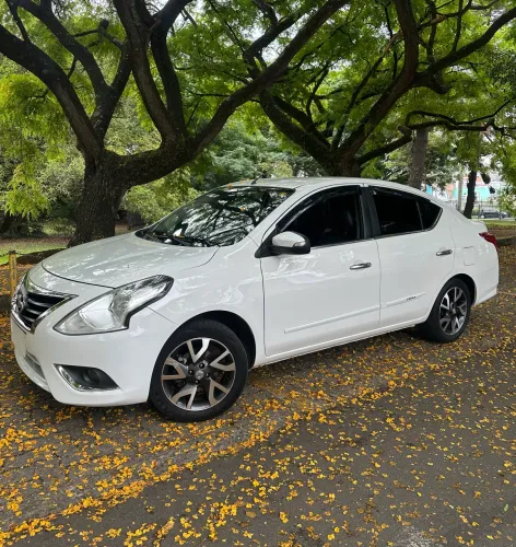 Versa SL Unique 1.6 Automático CVT