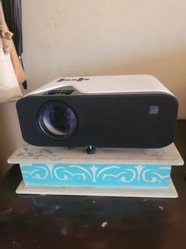 Mini projetor Yeacher LED portátil 4500 lúmens