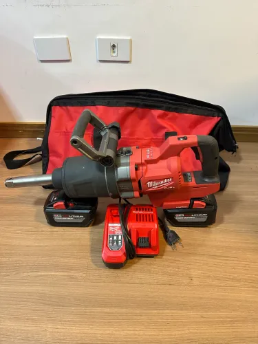 Chave de impacto milwaukee m18 1 polegada.