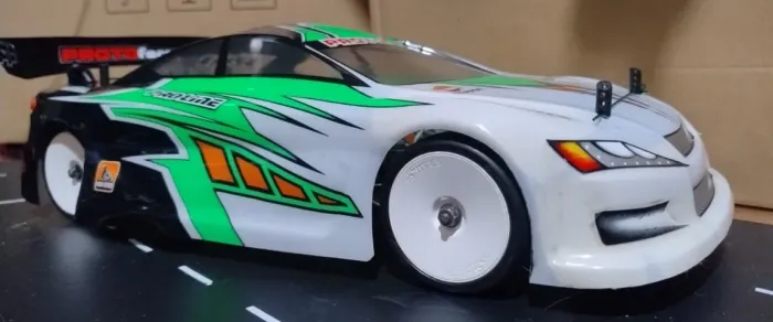 Carro 1/10 eletrico ARC R11 de competição, todo em fibra de carbono