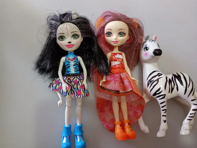 Bonecas e Zebra - Coleção Enchantimals
